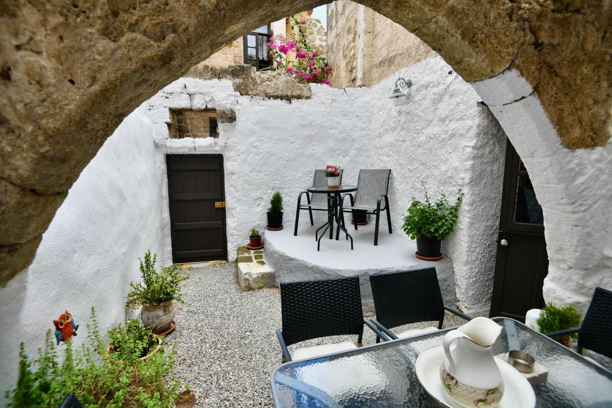 Penelope Garden House Old Town Apartment Rhodes City ภายนอก รูปภาพ